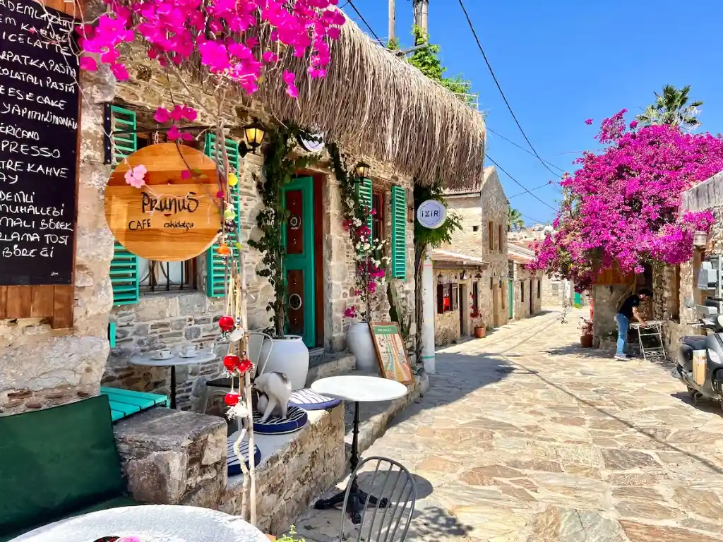 Yücel Körfez Evleri yakınında gezilecek yerler - Eski Datça